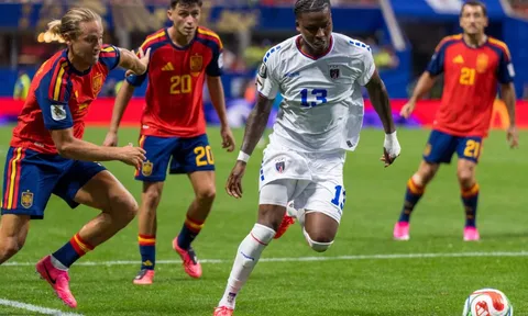 Chàng trai một phần trăm của Cape Verde và cái đầu lạnh trước Messi