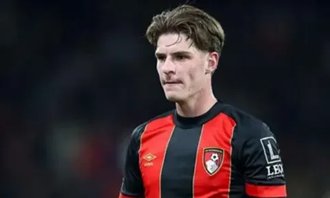 Hụt mục tiêu kép, MU dồn toàn lực chiêu mộ Alex Scott