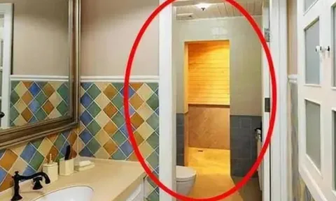 Đi vệ sinh xong, nên đóng hay mở cửa nhà vệ sinh?