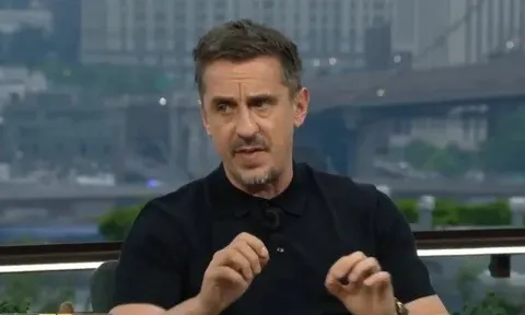 Gary Neville ủng hộ Tuchel để Declan Rice đá hậu vệ phải