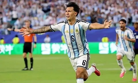 Lisandro Martinez và màn trình diễn toàn năng giúp Argentina thoát hiểm