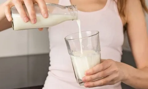 3 loại nước uống buổi tối tốt hơn buổi sáng