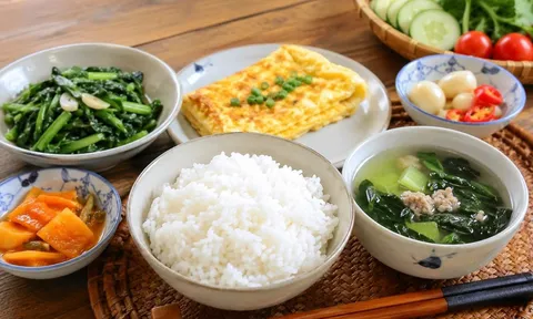 Ăn cơm trắng vào bữa sáng mỗi ngày có tốt không? Chuyên gia chỉ ra 4 điều nhiều người vẫn hiểu chưa đúng