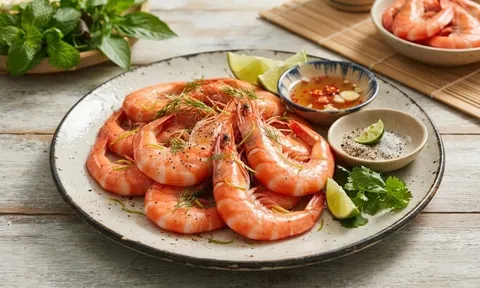 Cách luộc tôm đỏ au, thịt giòn ngọt, tuyệt đối không tanh