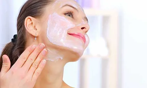 Thoa dầu dừa lên da mặt mỗi ngày có tốt không? 6 lợi ích và những điều cần lưu ý