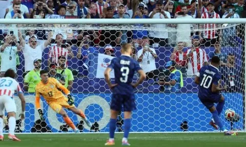 Dembele giúp Mbappe phá chiêu trò của Paraguay