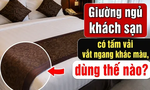 Giường ngủ khách sạn có tấm vải vắt ngang khác màu, dùng thế nào?