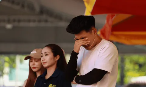 Ốc Thanh Vân, Liz Kim Cương và Phạm Lý Đức nghẹn ngào trước hoàn cảnh ba chị em mồ côi