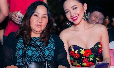 Tóc Tiên trở về Mỹ với mẹ
