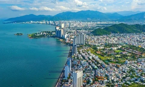 Tỉnh nào ở miền Trung được mệnh danh "xứ trầm, biển yến", là vùng đất chúa Nguyễn mở mang bờ cõi trong sử Việt?