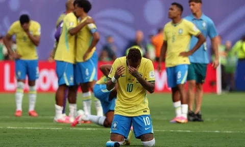 Neymar mỉa mai thủ môn Na Uy rồi bật khóc khi Brazil bị loại