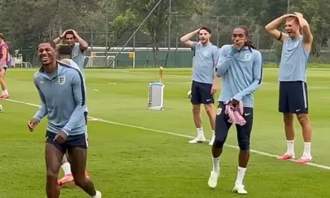 Cầu thủ Anh thán phục vì pha xỏ háng của Rashford