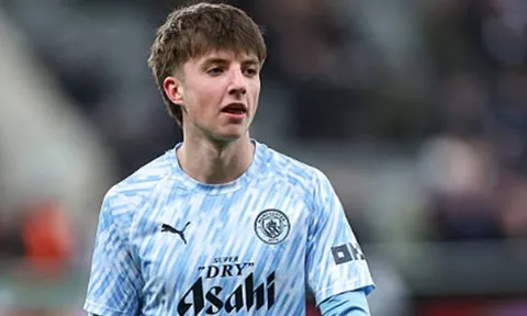 Man City trói chân tài năng 20 tuổi Charlie Gray
