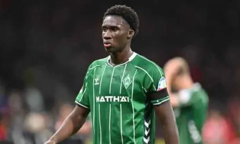 Chelsea đấu MU và PSG giành trung vệ 19 tuổi Coulibaly