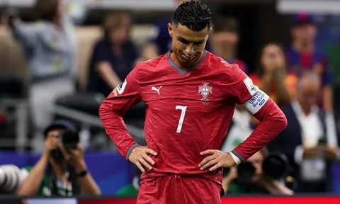 Giọt lệ của Ronaldo kéo theo sự sụp đổ 1 triều đại