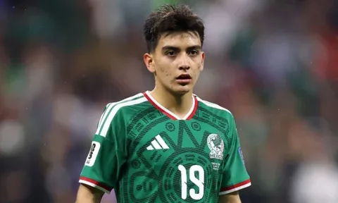 Liverpool nhắm thần đồng Mexico, Gilberto Mora