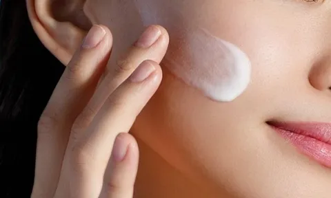 5 tiêu chí giúp chọn kem chống nắng phù hợp, bảo vệ da hiệu quả trước tia UV