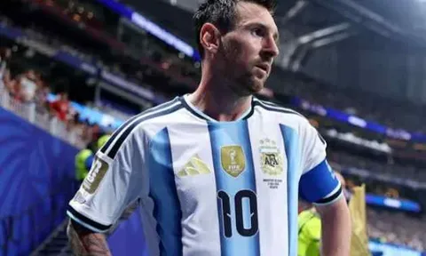 Sút hỏng 11m trước Ai Cập, Messi lập kỷ lục buồn ở World Cup