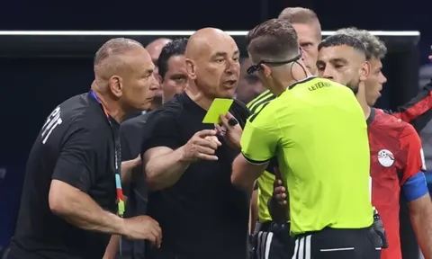 HLV Ai Cập bức xúc tố trọng tài thiên vị Argentina của Messi