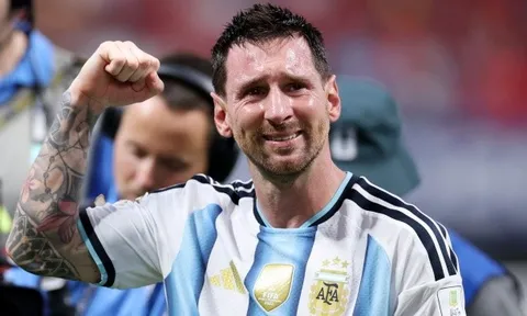 Thiên tài Messi tỉnh giấc giải cứu Argentina trước Ai Cập