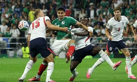 Michael Owen lo tuyển Anh bị Pháp và Tây Ban Nha đè bẹp