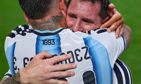 Messi giải thích về giọt nước mắt sau trận thắng Ai Cập
