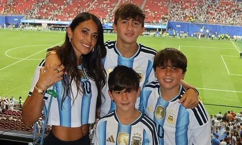 Vợ Messi vỡ òa cảm xúc sau màn ngược dòng kinh điển của Argentina