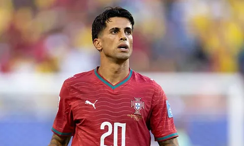 Barcelona đạt thỏa thuận mua đứt Joao Cancelo