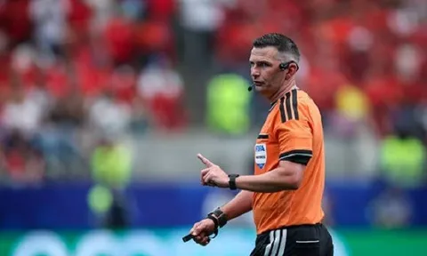 FIFA có thể gạch tên Michael Oliver khỏi trận chung kết World Cup