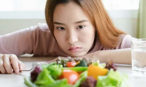 10 thói quen khiến "bệnh chồng bệnh" hay gặp ở người trẻ, ai đang có hãy bỏ ngay