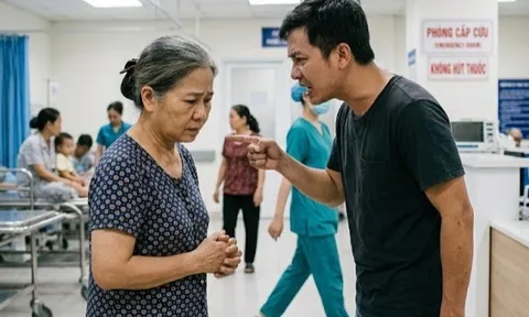 Tái hôn tuổi 61, con chồng ép tôi giao sổ tiết kiệm cứu bố, thấy thứ tôi đưa ra cậu nói 4 từ
