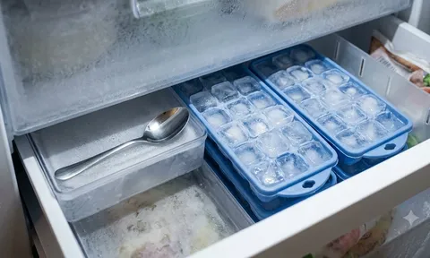 Nhiều người để thìa inox trong tủ đông, tác dụng là gì?