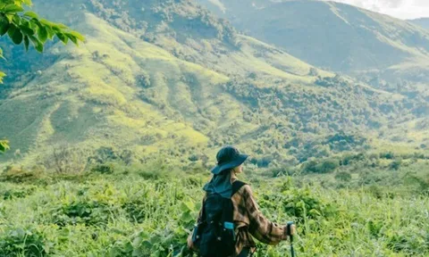 Ở Khánh Hoà có một thảo nguyên xanh mướt, là “viên ngọc” giữa đại ngàn, cung đường trekking được giới trẻ yêu thích
