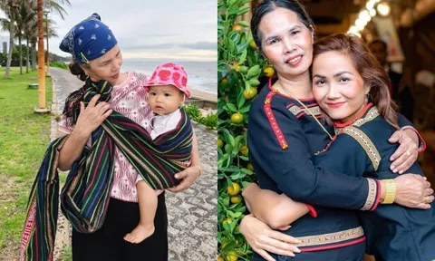 Mẹ ruột H'Hen Niê địu cháu ngoại bằng khăn truyền thống của người Ê Đê, giản dị và tảo tần chăm sóc bé Harley