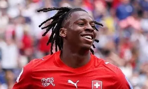 Newcastle sắp nổ bom tấn Johan Manzambi từ SC Freiburg