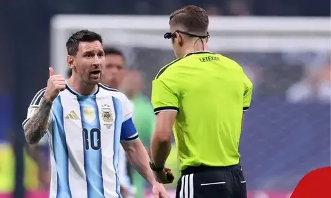 Tại sao trọng tài Anh không được điều khiển các trận đấu của Argentina tại World Cup?
