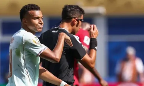 Vì sao Mbappe bị hoãn đá phạt đền trước Morocco?