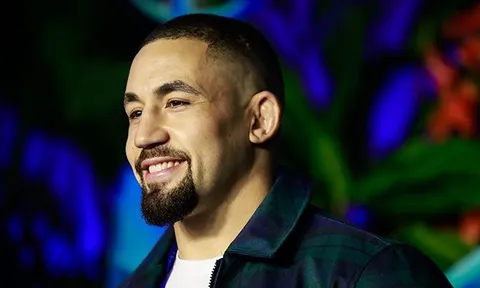 Robert Whittaker đối mặt canh bạc lớn khi chuyển lên hạng light heavyweight