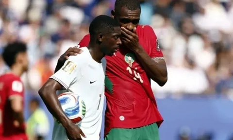 Lý do Diop không bị phạt thẻ đỏ dù che miệng với Dembele