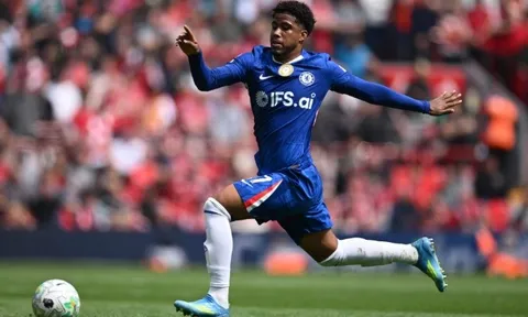 Bán Santos cho MU, Chelsea đối mặt canh bạc đầy rủi ro
