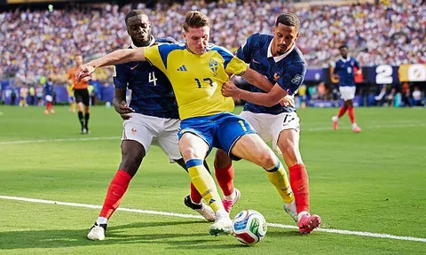 Saliba và Upamecano tái định nghĩa hàng phòng ngự tuyển Pháp