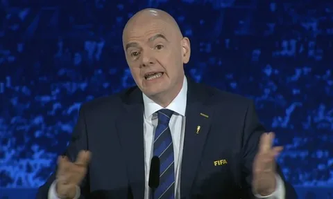 Lineker đòi Infantino từ chức sau bê bối thẻ đỏ