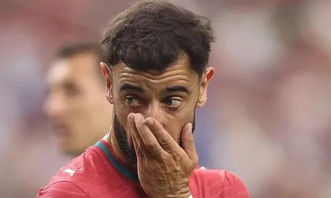Bruno Fernandes khóa bình luận vì bị fan Ronaldo tấn công