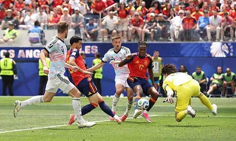 Chuyên gia Sky Sports lên tiếng về sai lầm của Senne Lammens
