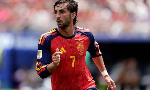 Ferran Torres cân nhắc rời Barca để tới PSG