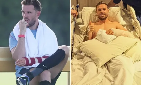 Hình ảnh đầu tiên của Jordan Henderson sau khi xuất viện