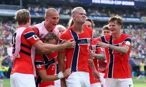Carragher so sánh tài năng của Kane và Haaland