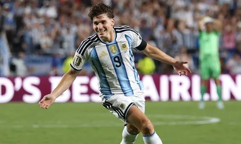 Alvarez lập siêu phẩm, Argentina hạ Thụy Sĩ để vào bán kết