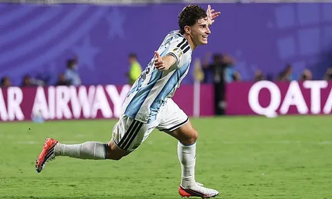 Alvarez tuyên bố tuyển Argentina phải xả thân vì Messi