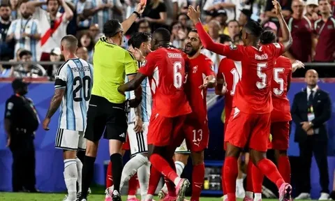 Manuel Akanji tố trọng tài "thiên vị rõ rệt" Argentina